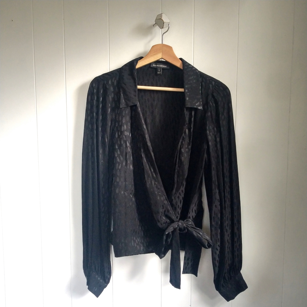 ☆ BANANA REPUBLIC Spotted Tie-front Blouse